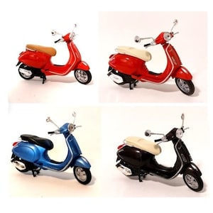  Vespa GTS 300 Super Die Cast Replica Model (Color May