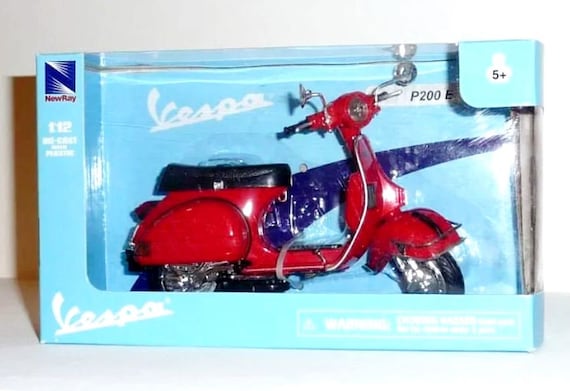 NEWRAY ニューレイ VESPA P200E レッド 1/12 廃盤 激レア Vespa P200E Scooter - RED - 1/12 Scale Model by NewRay