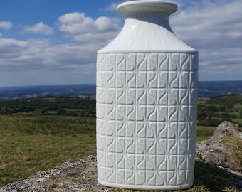 Gunnar Nylund for Rörstrand, Sweden. A White Ceramic Vase from the Domino range. 1960s.