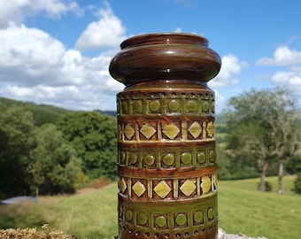 Aldo Londi for Bitossi, Italy. A "Rimini Musk" cylinder form vase. 1960s.