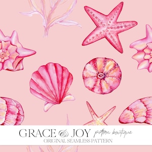 以下が含まれることがあります： 薄いピンクの背景に、水彩で描かれたピンク色の貝殻、ヒトデ、ウニのシームレスパターン。画像の下部に「GRACE & JOY pattern boutique ORIGINAL SEAMLESS PATTERN」というテキストがあります。