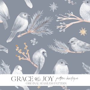 Op de afbeelding: Een naadloos patroon met aquarel illustraties van grijze vogels, dennentakken, sneeuwvlokken en kleine gele bessen op een lichtgrijze achtergrond. De tekst "GRACE & JOY pattern boutique ORIGINAL SEAMLESS PATTERN" staat onderaan de afbeelding.