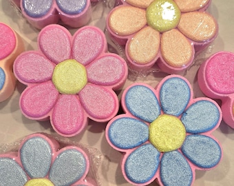 Daisy Bath Bomb - vegan - bath bomb met bloemen - handgeschilderde bath bomb