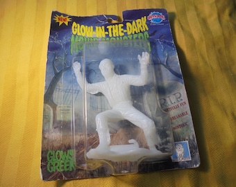 GLOW-In-The-DARK WOLFMAN!! Universal Monsters! Mint in Package! 33.00 Shipped!!