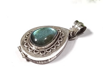 Handmade Vintage Labradorite Pendant – 925 Silver Plated Poison Box, Boho Jewelry