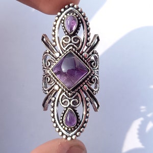 Ręcznie robiony pierścionek z ametystem: biżuteria ślubna ze srebra próby 925