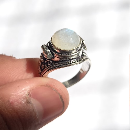 Bague empoisonnée en argent 925, bague boîte secrète en pierre de lune naturelle, bague pour compartiment secret, bague boîte, bague plaqué argent, anneau ouvrable, chevalière