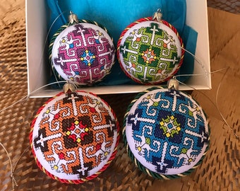 Ukrainian ornament Christmas balls | Embroidered Christmas tree toys | Set of 4 embroidered balls with Ukrainian patterns