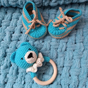 Puffy baby blanket for newborn | Set for baby with chunky blanket, baby slippers and rattle | Gift for baby
