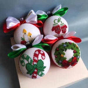 Christmas baubles decoration ornaments| 4 Christmas baubles with Holiday patterns | Christmas tree handmade decor