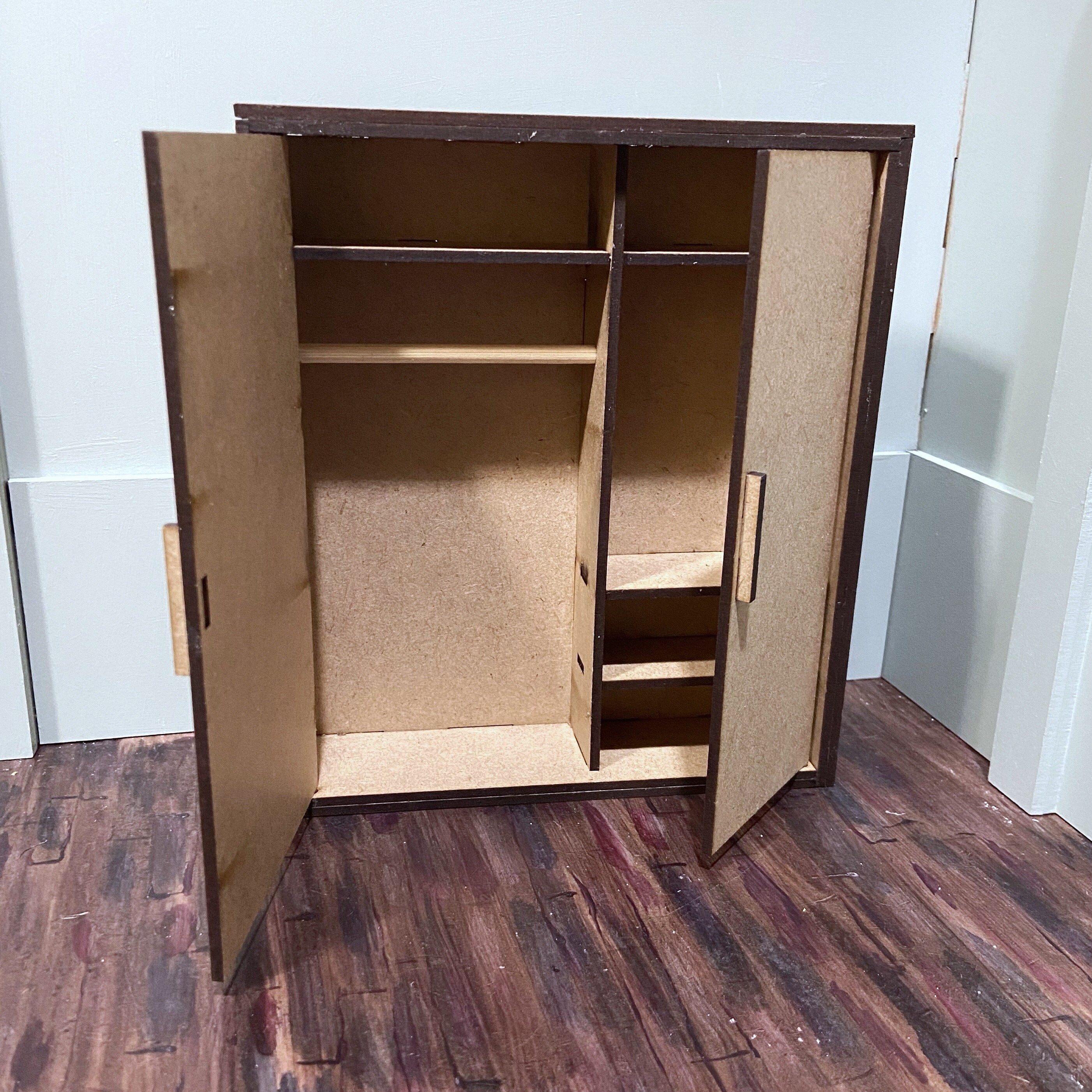 Miniatur-Garderobe Aus Holz Für Puppenhaus Im Maßstab 1:12 – Doppeltüriger Kleiderschrank, Vintage Braun, Für Kinder & Sammler