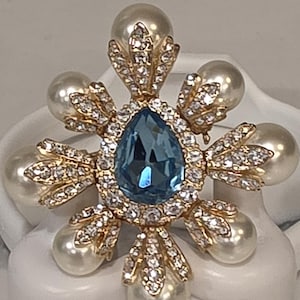 Ciner Brooch - Etsy