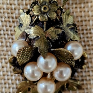 Miriam Haskell Vintage Unsigned  Pearl Flower and Golden Leaf Pendant Necklace
