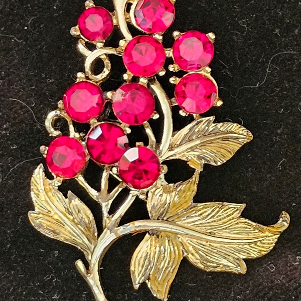 Coro Pegasus Vintage Hallmarked Red Grapevine Brooch * Vintage Coro Pegasus Pin