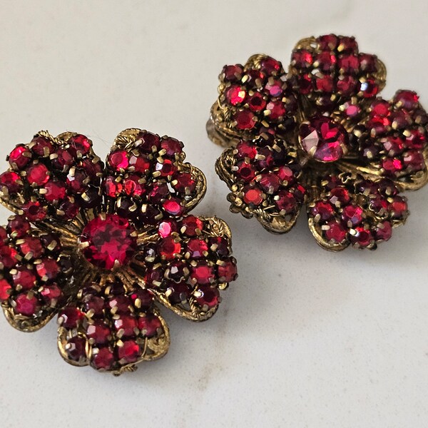 VERY RARE Miriam Haskell Vintage Flower Ruby Red * Garnet Rhinestone Clip On Earrings