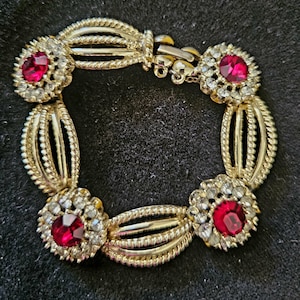 Coro Craft La Reine Vintage Hallmarked Book Piece Ruby Red Bracelet patent 1956