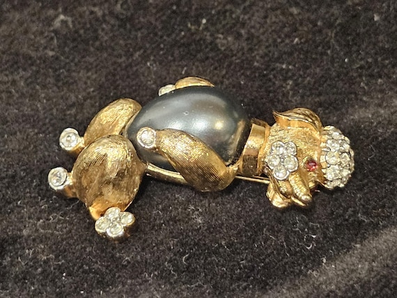 Crown Trifari A Philippe Fantasia Pet Dog Poodle Gray Pearl Jelly Belly Brooch