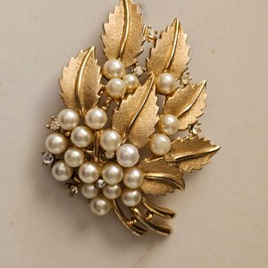 Crown Trifari Large Vintage Hallmarked Gold Tone Brooch Leaf With