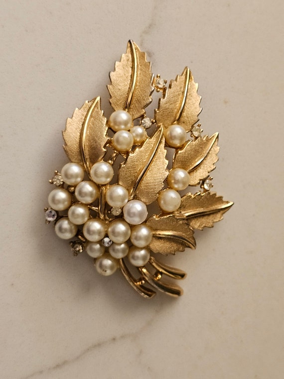 Crown Trifari Vintage HALLMARKED Gold Tone Brooch Leaf With Faux Pearls Circa 1955-1969 Old Hollywood Brooch Trifari Brooch - Etsy