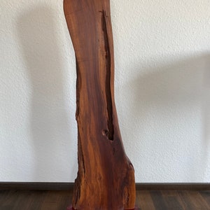 Zwetschgenholzstele mit Plexiglas Sockel