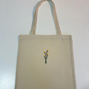 Beutel Blumen Jutebeutel Totebag Baumwolle Embroidery Ästhetisch Minimalistisch handbestickt Blumenmotiv Einkaufsbeutel Shoppen