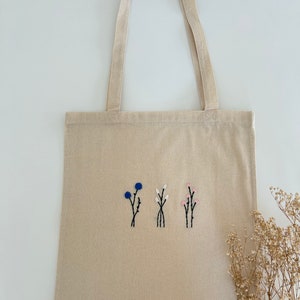 Beutel Blumen Jutebeutel Totebag Baumwolle Embroidery Ästhetisch Minimalistisch handbestickt Blumenmotiv Einkaufsbeutel Shoppen