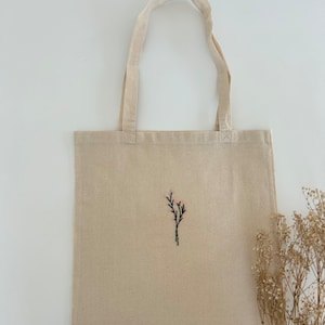 Beutel Blumen Jutebeutel Totebag Baumwolle Embroidery Ästhetisch Minimalistisch handbestickt Blumenmotiv Einkaufsbeutel Shoppen