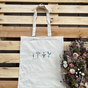Bag Flowers Jute Bag Totebag Cotton Embroidery Aesthetic Minimalist Hand Embroidered Flower Motif Shopping Bag Shopping image 4