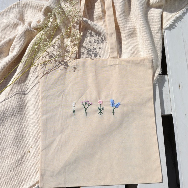 Beutel Blumen Jutebeutel Totebag Baumwolle Embroidery Ästhetisch Minimalistisch handbestickt Blumenmotiv Einkaufsbeutel Shoppen