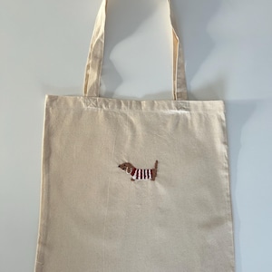 Beutel Dackel Jutebeutel Totebag Baumwolle Embroidery Ästhetisch Minimalistisch handbestickt Hundemotiv Einkaufsbeutel Shoppen