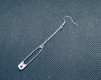 Boucle d'oreille pendante avec épingles à nourrice
