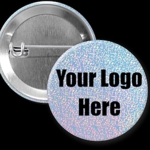 Op de afbeelding: Een witte knop met een glinsterende afwerking en de tekst "Your Logo Here" in zwart.