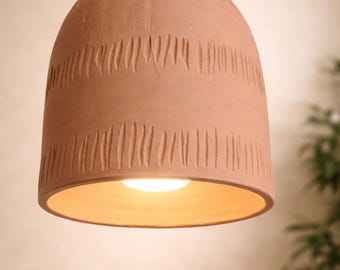 Lámpara colgante de cerámica hecha a mano, pantalla de campana de terracota texturizada, lámpara colgante artesanal