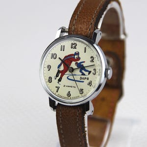 ZARIA (ZARJA) Mechanical Women&#39;s Wristwatches Classic Vintage USSR watch