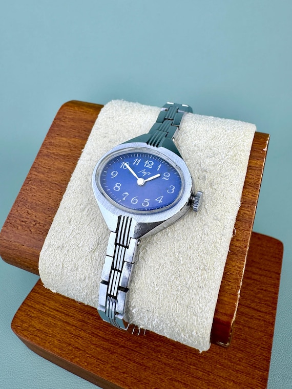 Luch Soviet Mechanical Women Wristwatches Classic Vintage lady Watch