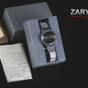New Zarja Qartz women&#39;s watch lady Wristwatches Classic Vintage Watch ZARIA