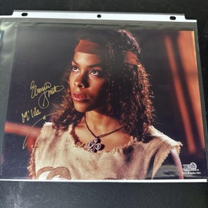 Cartão autografado e assinado à mão por Ebonie Smith, Xena M'Lila