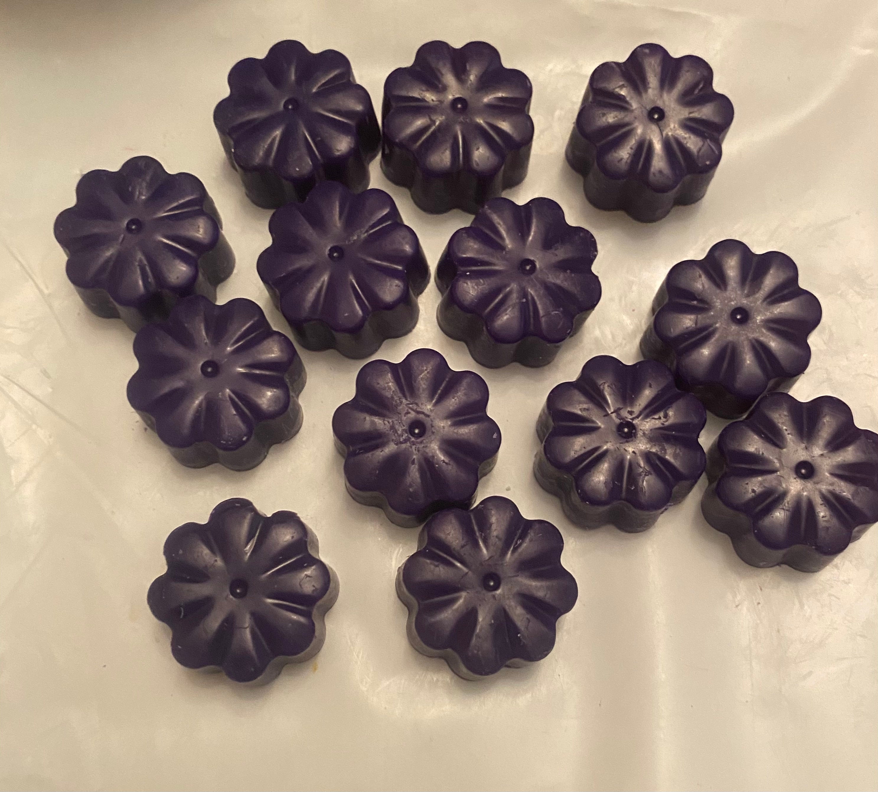 Purple Flower Wax Melts in a Lavender Fragrance. 10 supplied. Etsy