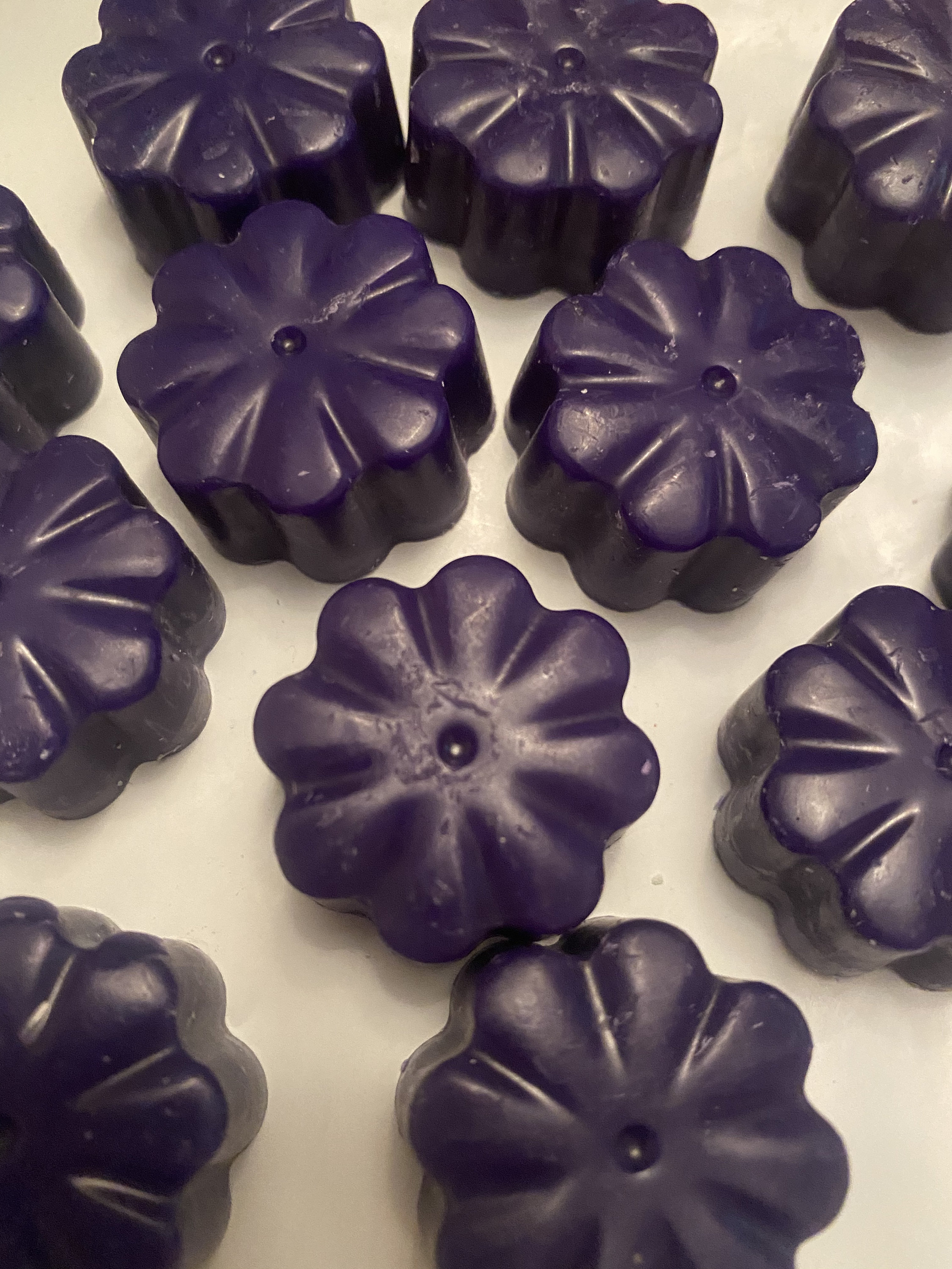 Purple Flower Wax Melts in a Lavender Fragrance. 10 supplied. Etsy