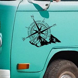 Vinylsticker Compass and Mountain - Vinylsticker voor je busje, camper, caravan, boot en meer