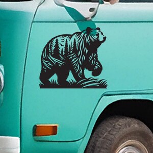 Orso nella foresta Camper Vinyl Decal - Adesivo in vinile per il tuo camper, camper, barca e altro ancora
