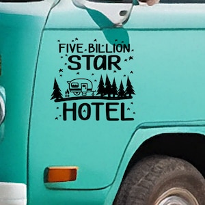 Vijf miljard sterren hotel vinylsticker - Vinylsticker voor uw busje, camper, caravan, boot en meer