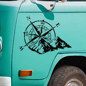 Kompas en berg vinylsticker - Vinylsticker voor uw busje, camper, caravan, boot en meer