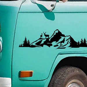 Mountain and Deer Vinyl Decal - Vinylsticker voor uw busje, camper, caravan, boot en meer