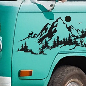 Decalcomania in vinile con cervo e orso in montagna per furgone, autobus, camper o roulotte