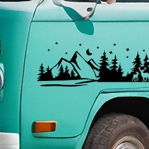 Mountain and Deers campersticker - Vinylstickers voor je busje, camper, caravan, boot en meer.