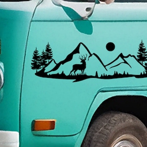 Deer in the Mountain Vinyl Decal - Vinylsticker voor uw busje, camper, camper, boot en meer