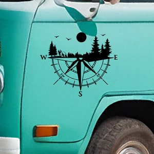 Compass Mountain Bear Deer Vinyl Sticker - Vinyl sticker voor uw busje, camper, caravan, boot en meer