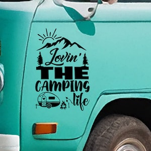 Lovin the camping life Vinylsticker - Vinylsticker voor uw busje, camper, caravan, boot en meer