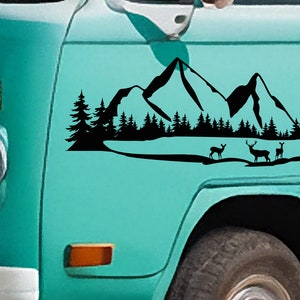 Vinylsticker Mountain and Deer: vinylsticker voor je busje, camper, caravan, boot en meer